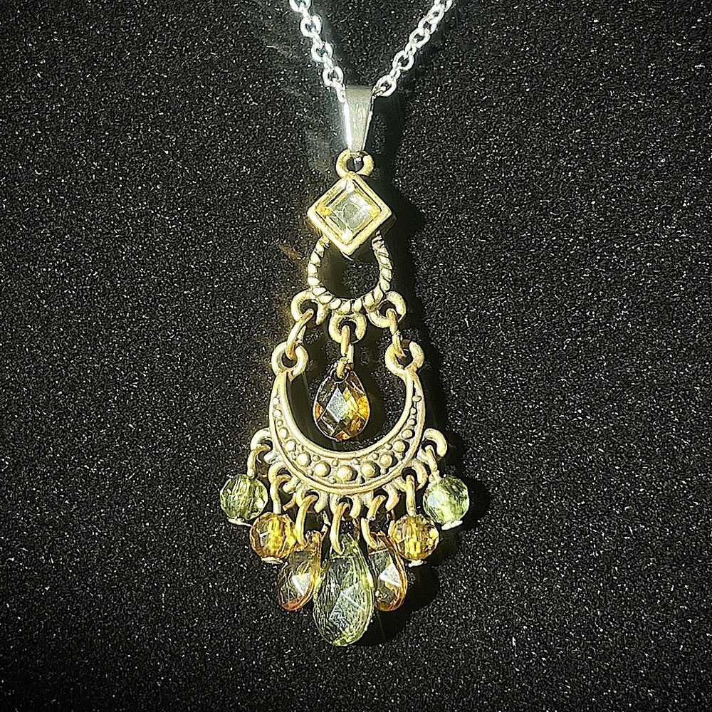 ☃️ Green & Gold Rhinestone Necklace